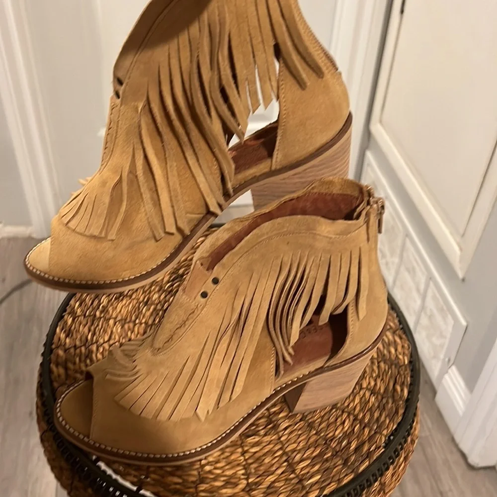 Anthro Musse & Cloud Galia‎ Boho Suede Fringe Bootie Tan 41